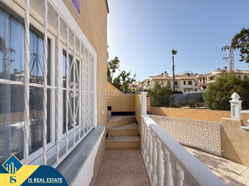 Foto dfb0cbf6-8c99-46ed-97a4-00e3f252294c. Reihenhaus mit kamin heizung parking pool in Torreblanca Torrevieja