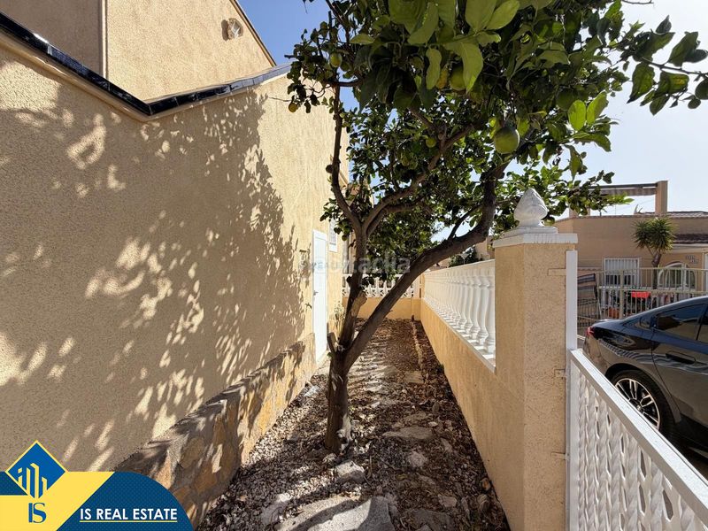 Foto fcbebe64-8b01-4ac6-b678-50df5d77796b. Reihenhaus mit kamin heizung parking pool in Torreblanca Torrevieja