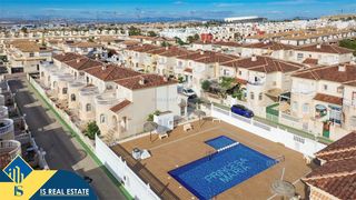 Chalet en Parque Acuático - Sector 25. Villa con piscina comunitaria, en la provincia de alicante, en l