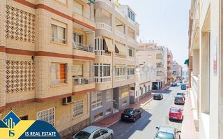 Apartment in Avenida Habaneras - Curva de Palangre. Apartamento reformado con terraza, en la provincia de alicante,