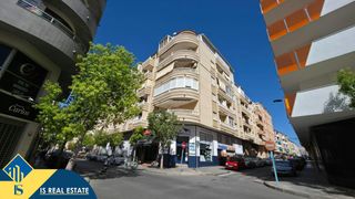 Apartment in Las Piscinas Naturales. Apartamento con piscina comunitaria, en la provincia de alicante