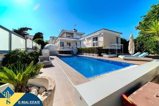 Chalet in Cañada del Molino. Villa con piscina comunitaria, alicante,  torrevieja, la mata. 5
