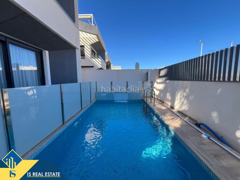 Foto 114bb9dc-477f-4222-ac8f-6357174b3ff3. Chalet villa con piscina privada, alicante, . 3 habitaciones | 140 m² | a 500 metros del mar en Torrevieja