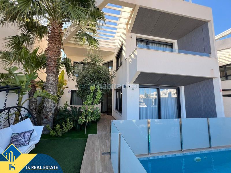 Foto 2399ecee-00b6-4bc7-a07f-b2ba19858e57. Chalet villa con piscina privada, alicante, . 3 habitaciones | 140 m² | a 500 metros del mar en Torrevieja