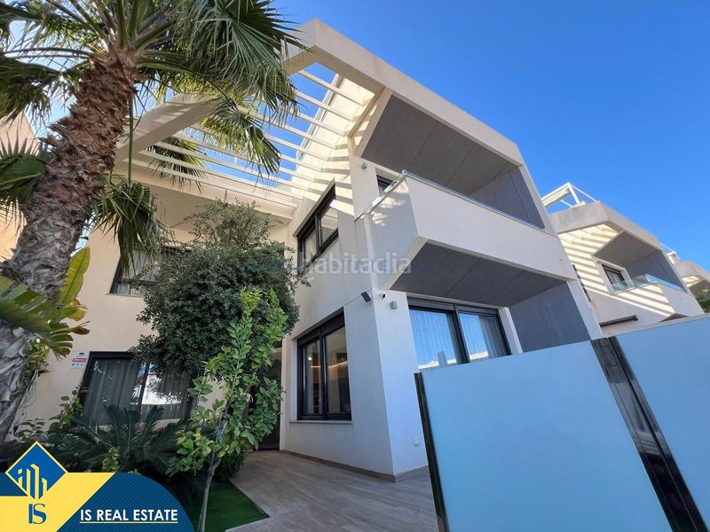 Foto 89208d89-b9d4-4c6d-9d73-8ac21777f35d. Chalet villa con piscina privada, alicante, . 3 habitaciones | 140 m² | a 500 metros del mar en Torrevieja