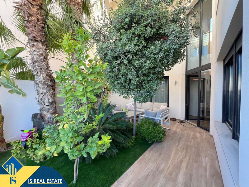 Foto abfdc999-141a-4c25-80c1-e374825a02e1. Chalet villa con piscina privada, alicante, . 3 habitaciones | 140 m² | a 500 metros del mar en Torrevieja