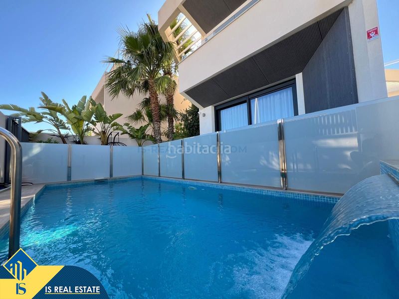 Foto c4ba403d-47fa-43f7-922d-529c0a768da3. Chalet villa con piscina privada, alicante, . 3 habitaciones | 140 m² | a 500 metros del mar en Torrevieja