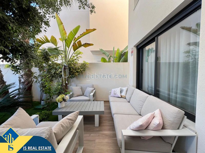 Foto d6722657-ceb3-4488-8b0e-0f69008d546b. Chalet villa con piscina privada, alicante, . 3 habitaciones | 140 m² | a 500 metros del mar en Torrevieja