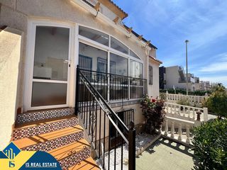 Xalet a Aguas Nuevas. Villa con piscina comunitaria, en la provincia de alicante, en l