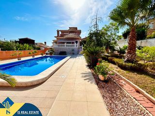 Chalet à Los Balcones-Los Altos. Villa con piscina privada, alicante, torrevieja. 2 habitaciones