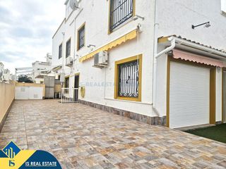 Chalet in La Florida. Villa con piscina comunitaria, alicante, orihuela costa. 7 habit