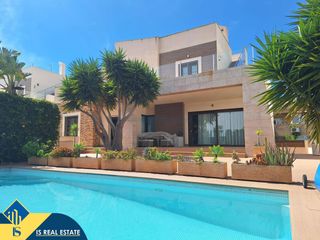 Casa in Torreblanca. Villa con piscina privada, alicante, torrevieja. 5 habitaciones