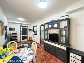 Apartamento en Las Piscinas Naturales. Apartamento reformado con terraza, en la provincia de alicante,