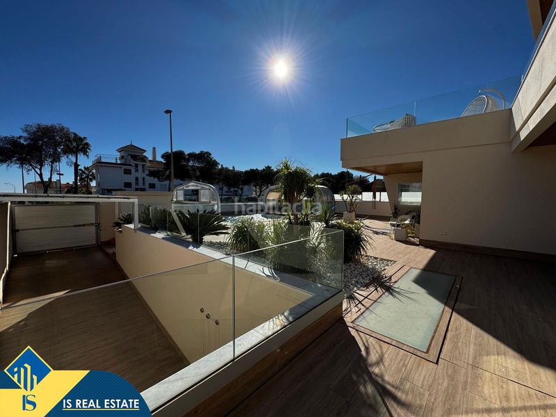 Foto 406894e2-3b12-4eb1-9b91-94b7b492b12c. Xalet amb xemeneia calefacció piscina a Campoamor Orihuela