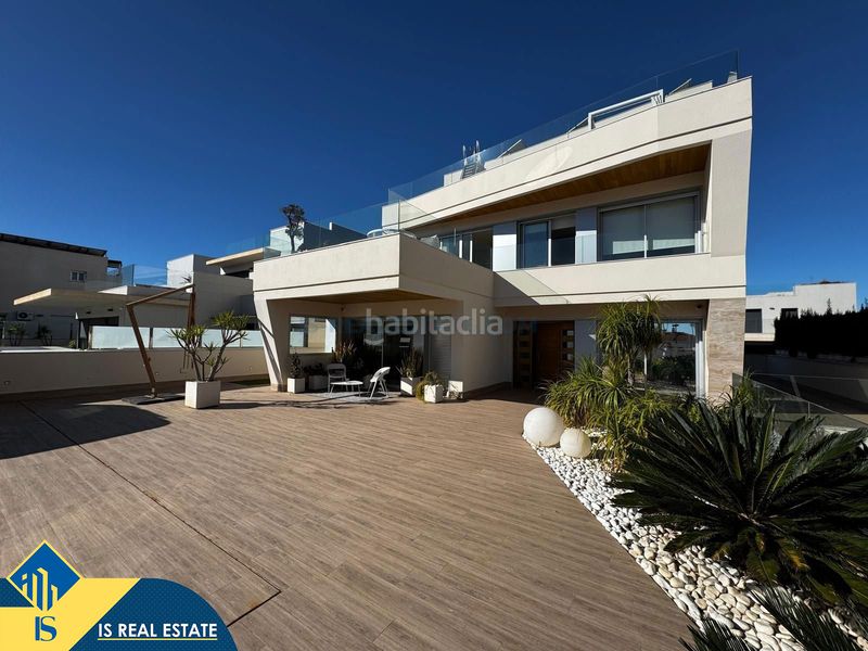 Foto f5815418-de88-470f-893b-8a6190dcdf74. Xalet amb xemeneia calefacció piscina a Campoamor Orihuela