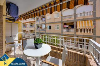 Appartement in Zona Playa del Cura. Apartamento con terraza en la provincia de alicante, en torrevie