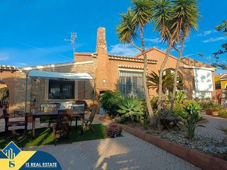 Chalet in Aguas Nuevas. Villa con terraza en la provincia de alicante, en torrevieja. 3