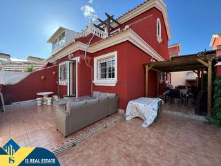 Casa adossada a Los Almendros. Casa adosada reformada con piscina comunitaria, alicante, orihue