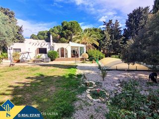 Chalet in Cabo Roig. Villa con terraza en la provincia de alicante, en la localidad d