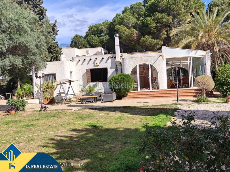 Foto 21405ae6-3c9b-4972-be67-d5c3e0f989df. Chalet villa con terraza en la provincia de alicante, en la localidad costa. 5 habitaciones | 297 m² | a 800 kilómetros del m en Orihuela