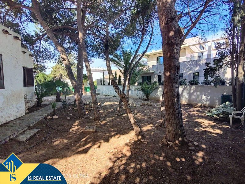 Foto 33d2fbfc-e024-4935-b114-7da5b55f6d5e. Chalet villa con terraza en la provincia de alicante, en la localidad costa. 5 habitaciones | 297 m² | a 800 kilómetros del m en Orihuela