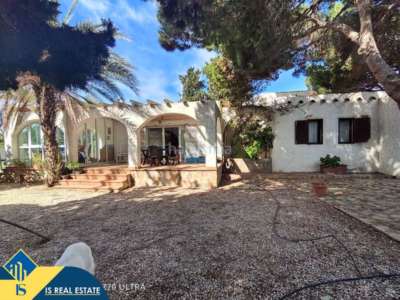 Foto 6a745aad-5fdf-43d9-987d-6ac8c98935b5. Chalet villa con terraza en la provincia de alicante, en la localidad costa. 5 habitaciones | 297 m² | a 800 kilómetros del m en Orihuela