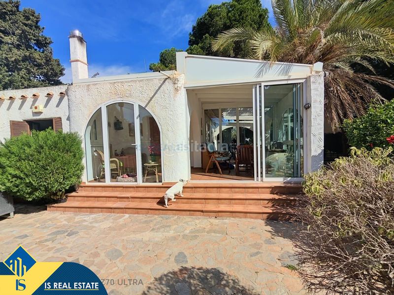 Foto b3b3f273-97e6-4a4f-b621-4caa4c3b224b. Chalet villa con terraza en la provincia de alicante, en la localidad costa. 5 habitaciones | 297 m² | a 800 kilómetros del m en Orihuela