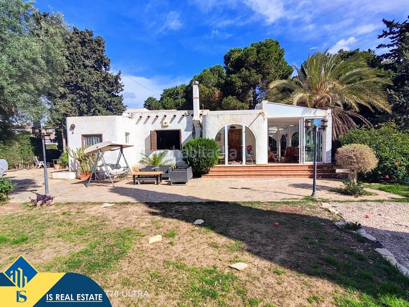 Foto e5a4076a-2fc0-475c-bcc5-b99f826a25fb. Chalet villa con terraza en la provincia de alicante, en la localidad costa. 5 habitaciones | 297 m² | a 800 kilómetros del m en Orihuela