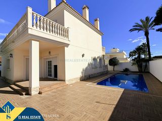 Chalet en Cabo Roig
