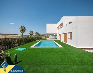 Xalet a Algorfa. Villa con piscina privada, en la provincia de alicante, en la lo