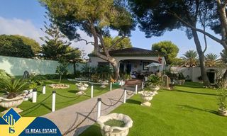 Chalet en Campoamor. Villa con piscina privada, en la provincia de alicante, en la lo