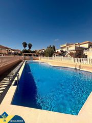 Casa in La Florida. Bungalow con piscina compartida, en la provincia de alicante, en
