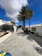 Casa en Nueva Torrevieja. Casa reformada con terraza, en la provincia de alicante, en la c