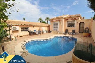 Chalet in Zona Carrefour - Urbanizaciones. Villa con piscina privada, alicante, torrevieja, el chaparral. 3