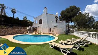 Chalet en Villamartín-Las Filipinas. Villa con piscina privada, provincia de alicante, orihuela costa