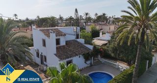 Chalet en Cabo Roig. Villa con piscina privada en la provincia de alicante, en la loc