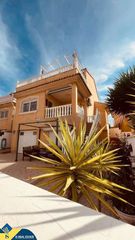 Chalet en San Miguel de Salinas. Villa con piscina comunitaria, en la provincia de alicante, en l