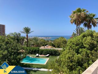 Chalet in Centro Urbano. Villa con piscina privada, provincia de alicante, ciudad de deni
