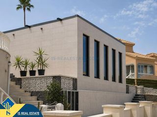 Chalet in La Fiesta. Villa en construcción con piscina privada, provincia de alicante