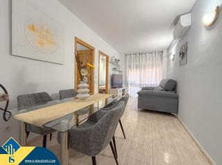Apartamento en Antonio Machado. Apartamento con piscina compartida, en la provincia de alicante,