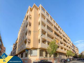 Appartement à Las Piscinas Naturales. Apartamento con terraza en la provincia de alicante, en torrevie