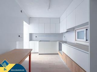 Apartament a Las Piscinas Naturales. Apartamento con terraza en la provincia de alicante, en torrevie