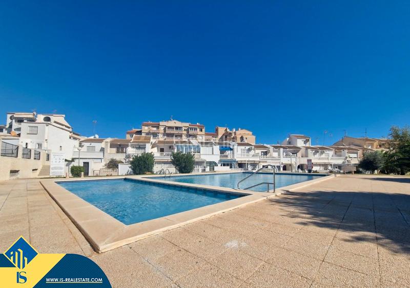 Foto ac7e91d5-1a84-4e57-8063-b708e4a71249. Semi detached house with pool in nueva Torrevieja Torrevieja