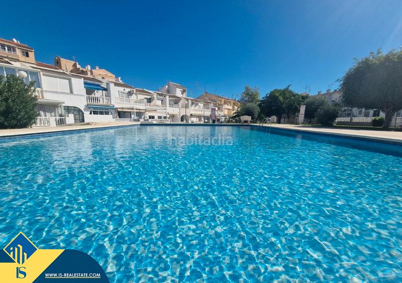 Foto f6e5d01a-f38f-48b9-8dd1-aacdb3a73733. Semi detached house with pool in nueva Torrevieja Torrevieja