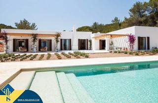 Xalet a Santa Eulària des Riu. Villa con piscina, islas baleares, ibiza. 4 habitaciones | 400 m