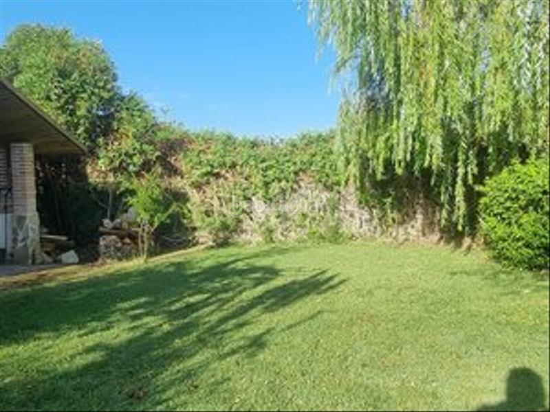 Foto ec95965d-9d61-4bcd-8042-cc959bca2b1e. Masia amb xemeneia calefacció piscina a Colmenar de Oreja