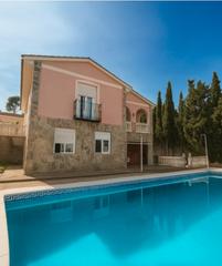 Chalet  Calle españa. Chalet de 4 habitaciones en colmenar de oreja