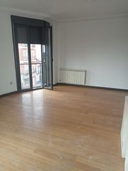 Pis  Calle puerta de huerta. Piso de tres habitaciones en ocaña