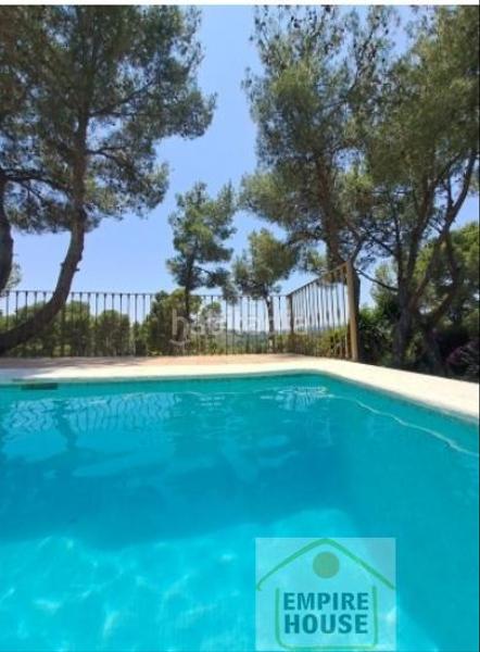 Foto dc373046-8b17-4ff8-a886-ca20b280a772. Chalet  en Godelleta