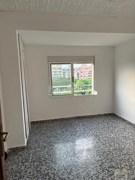 Foto ed05a020-f8ed-4047-bc69-867bc3800056. Piso  en Barrio de Patraix Valencia